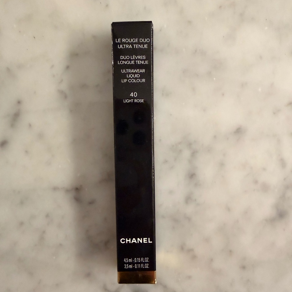 Chanel Le Rouge Duo Ultra Tenue, Color 40 (Light Rose) - Picture 2 of 5